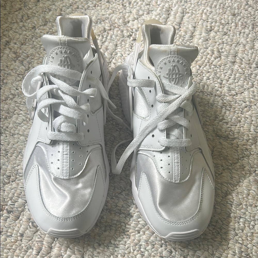 Nike White Athletic Shoes Huarache Design